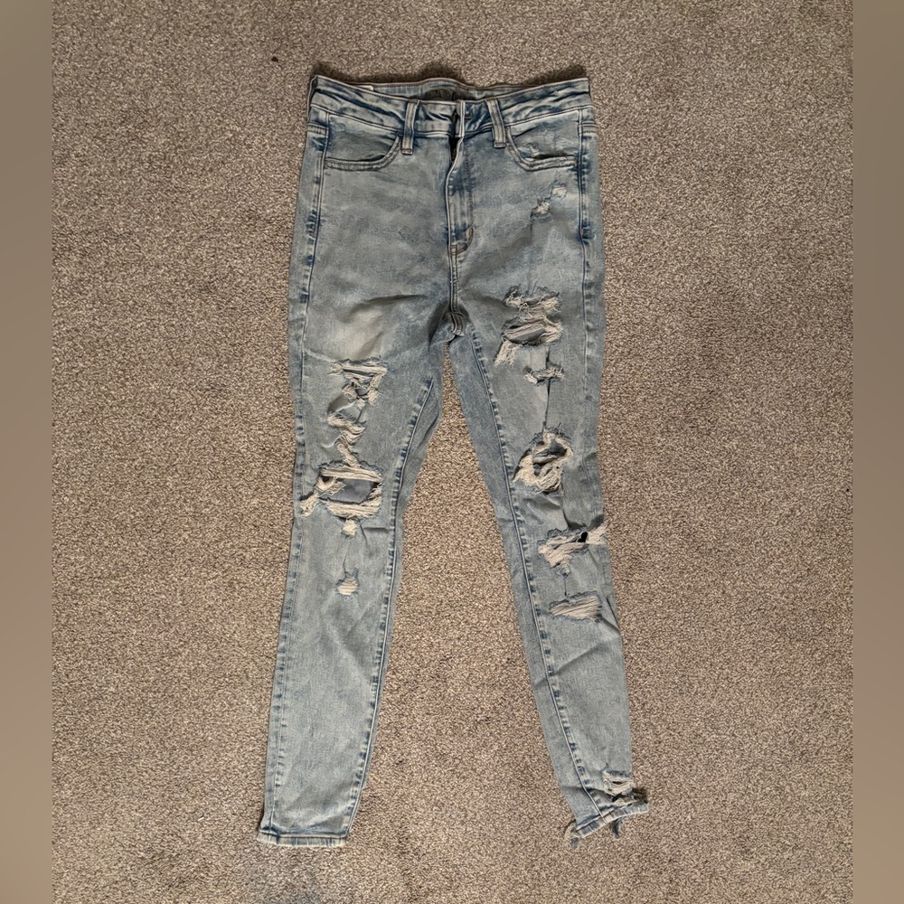 American Eagle Light Wash Skinny Jeans
